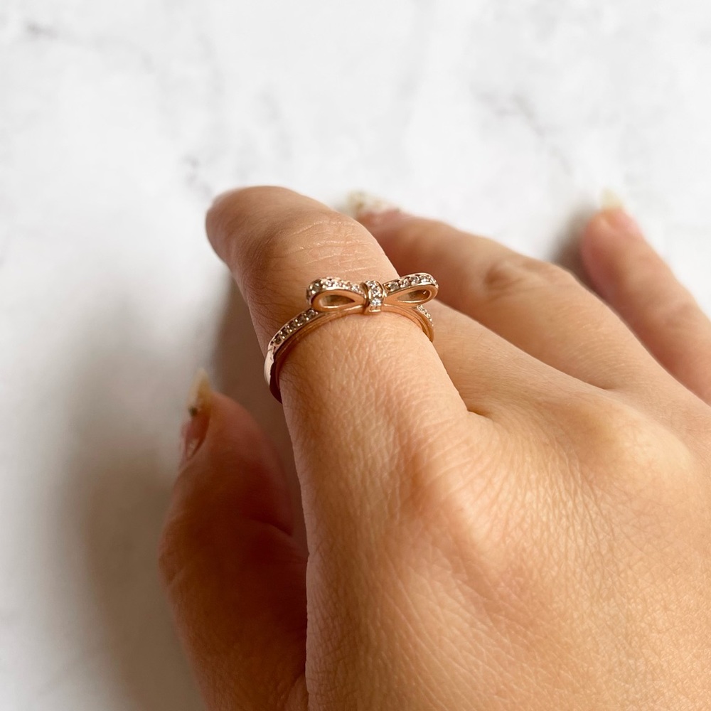 Pandora Sparkling Bow Crystals Ring